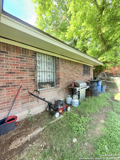 Listing photo id 15 for 110 7th  