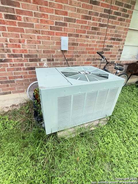 Listing photo id 16 for 110 7th  