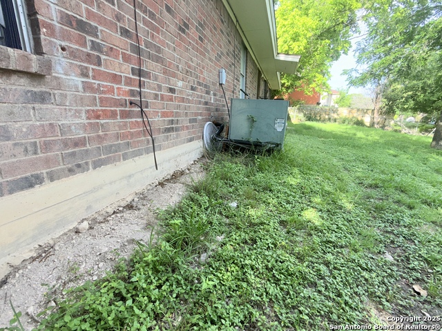 Listing photo id 17 for 110 7th  