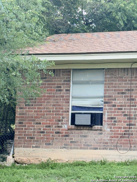 Listing photo id 19 for 110 7th  