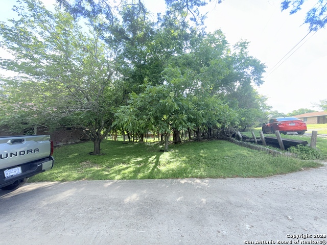 Listing photo id 1 for 110 7th  