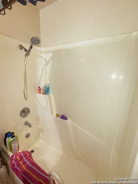 Listing photo id 28 for 110 7th  