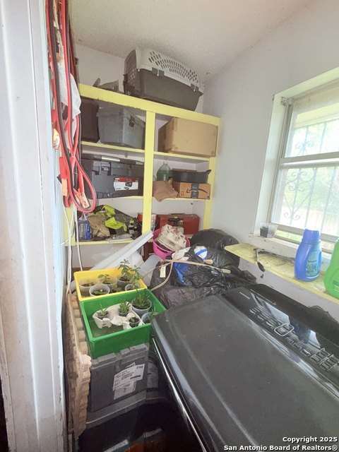 Listing photo id 33 for 110 7th  