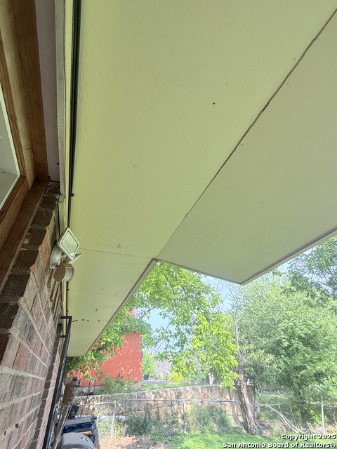 Listing photo id 37 for 110 7th  