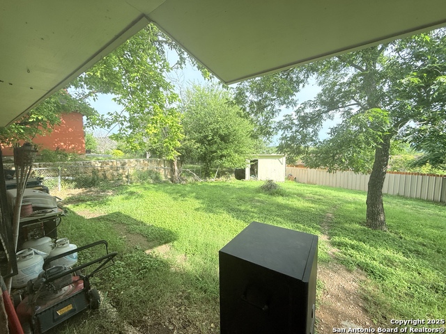 Listing photo id 39 for 110 7th  