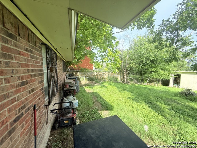 Listing photo id 42 for 110 7th  