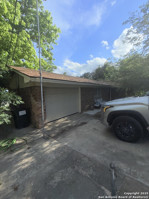 Listing photo id 4 for 110 7th  