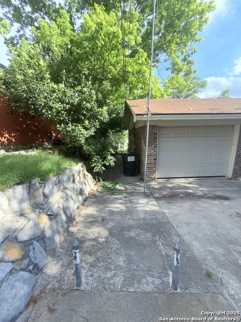 Listing photo id 5 for 110 7th  