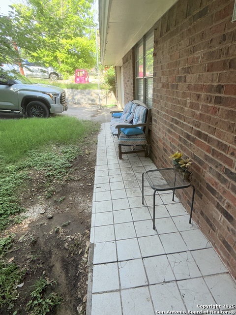 Listing photo id 7 for 110 7th  