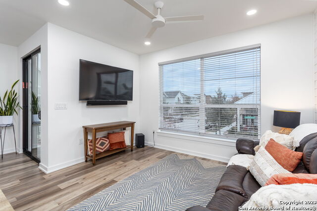 Listing photo id 9 for 657 Stadtbach  8