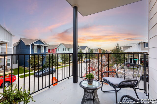 Listing photo id 12 for 657 Stadtbach  8