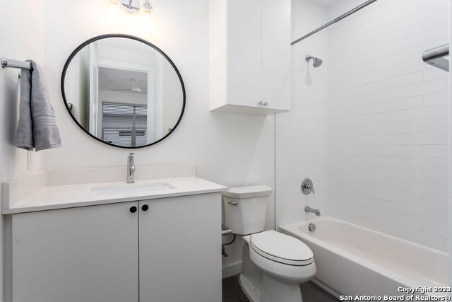 Listing photo id 14 for 657 Stadtbach  8