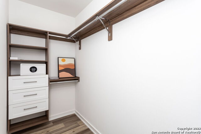 Listing photo id 19 for 657 Stadtbach  8