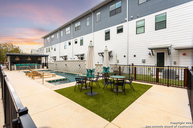 Listing photo id 22 for 657 Stadtbach  8