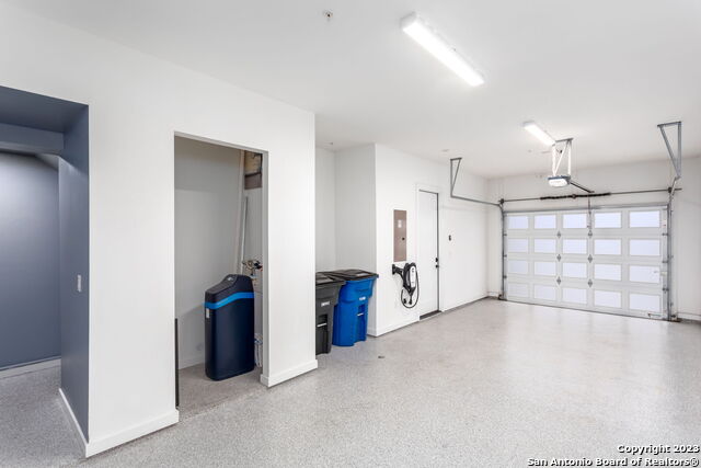 Listing photo id 2 for 657 Stadtbach  8