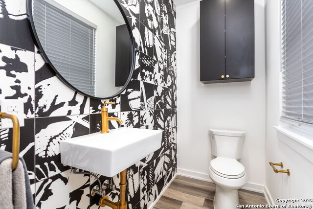 Listing photo id 3 for 657 Stadtbach  8