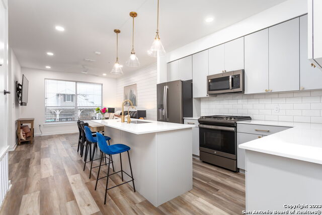 Listing photo id 4 for 657 Stadtbach  8