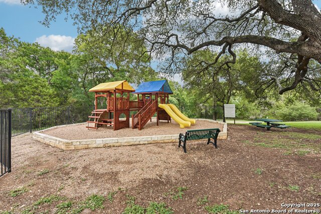 Listing photo id 17 for 117 Covered Bridge Dr