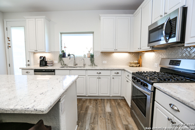 Listing photo id 8 for 2046 Egret Avenue