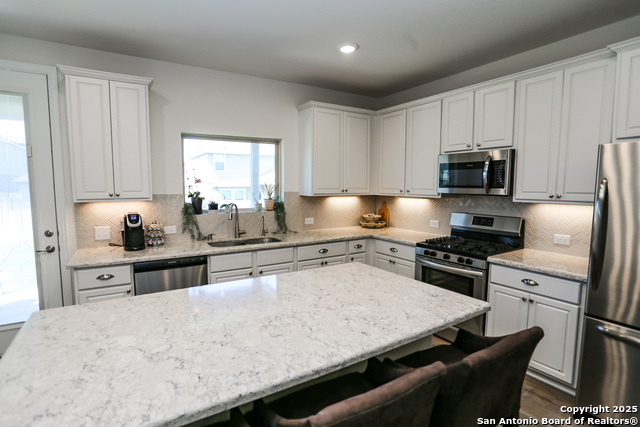 Listing photo id 11 for 2046 Egret Avenue