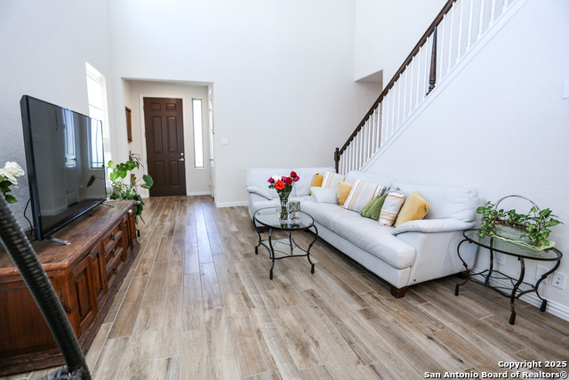 Listing photo id 13 for 2046 Egret Avenue