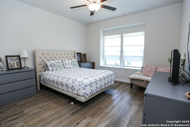 Listing photo id 14 for 2046 Egret Avenue