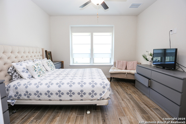 Listing photo id 15 for 2046 Egret Avenue