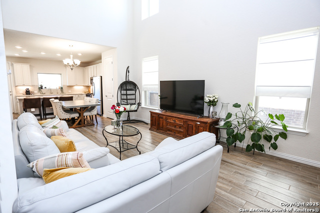 Listing photo id 17 for 2046 Egret Avenue