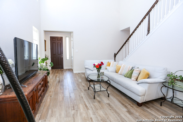 Listing photo id 3 for 2046 Egret Avenue