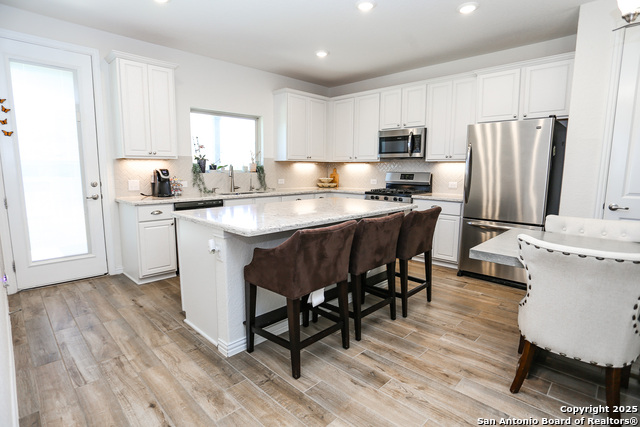 Listing photo id 5 for 2046 Egret Avenue