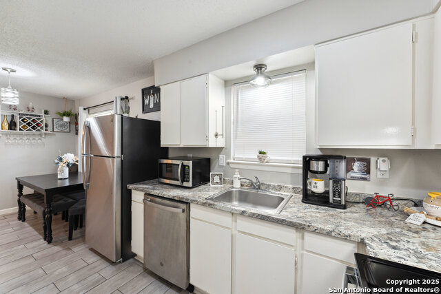Image 10 of 17 For 923 Vance Jackson  1104