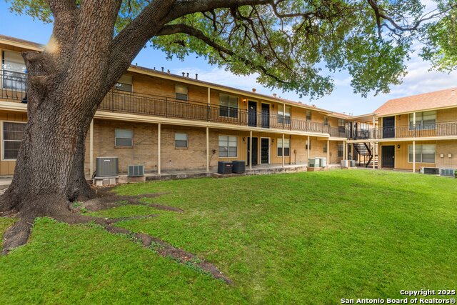 Image 17 of 17 For 923 Vance Jackson  1104