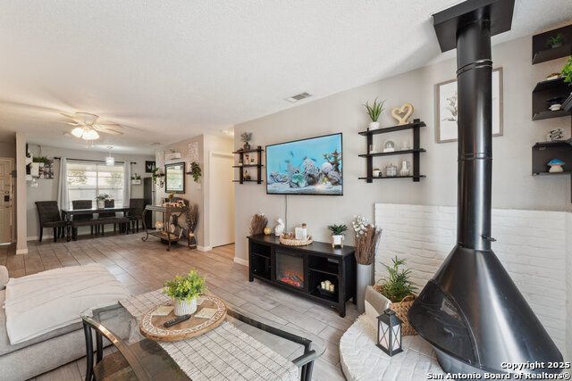 Image 3 of 17 For 923 Vance Jackson  1104