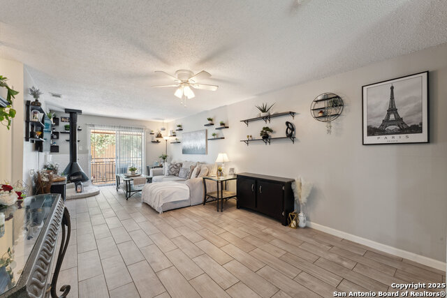 Image 6 of 17 For 923 Vance Jackson  1104