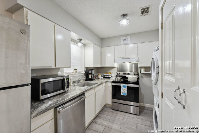 Image 8 of 17 For 923 Vance Jackson  1104