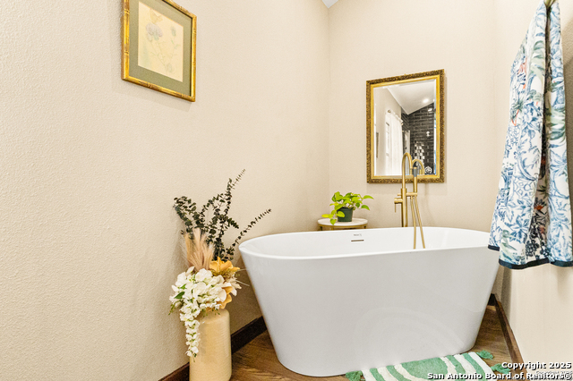 Listing photo id 11 for 200 Pr 6631