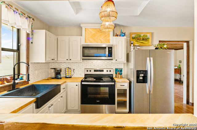 Listing photo id 3 for 200 Pr 6631