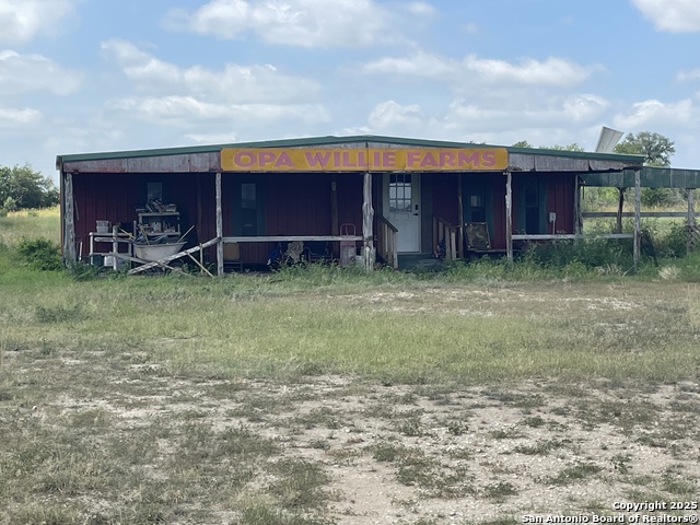 Listing photo id 8 for 5985 Highway 90 W