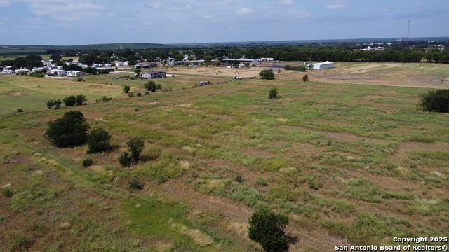 Listing photo id 7 for 5985 Highway 90 W