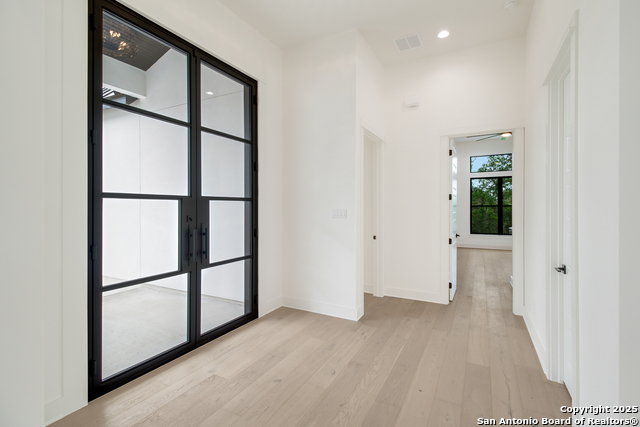 Listing photo id 8 for 430 Arthur Court