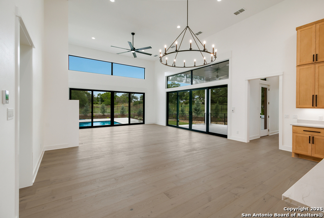 Listing photo id 9 for 430 Arthur Court