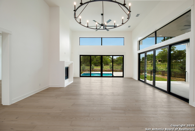 Listing photo id 10 for 430 Arthur Court