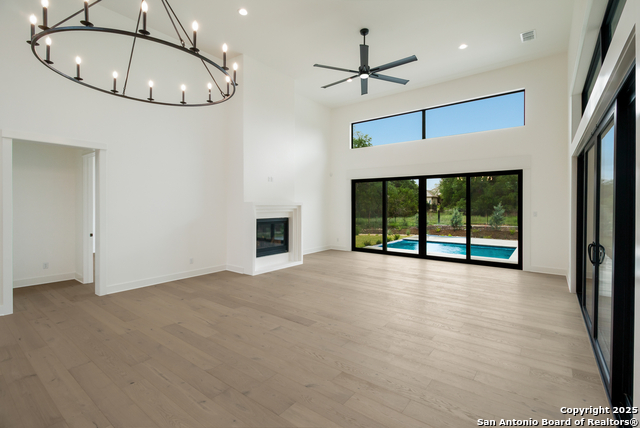 Listing photo id 11 for 430 Arthur Court