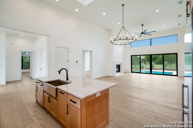 Listing photo id 15 for 430 Arthur Court