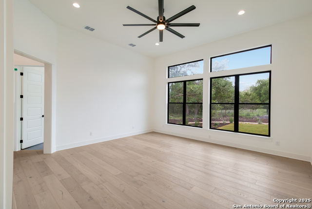 Listing photo id 16 for 430 Arthur Court