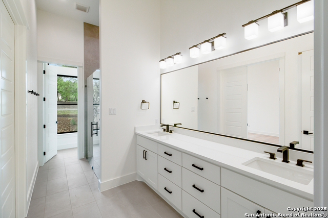 Listing photo id 25 for 430 Arthur Court