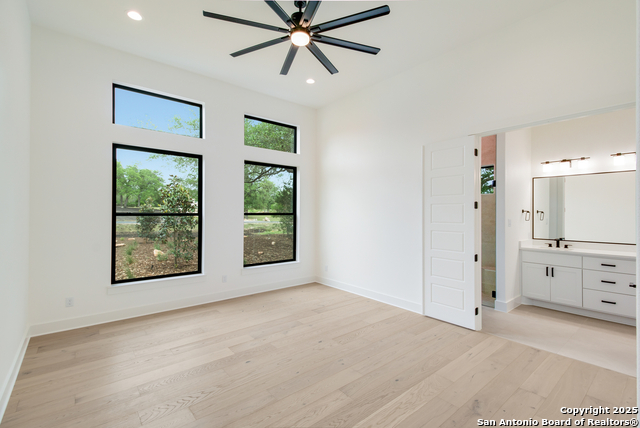 Listing photo id 26 for 430 Arthur Court