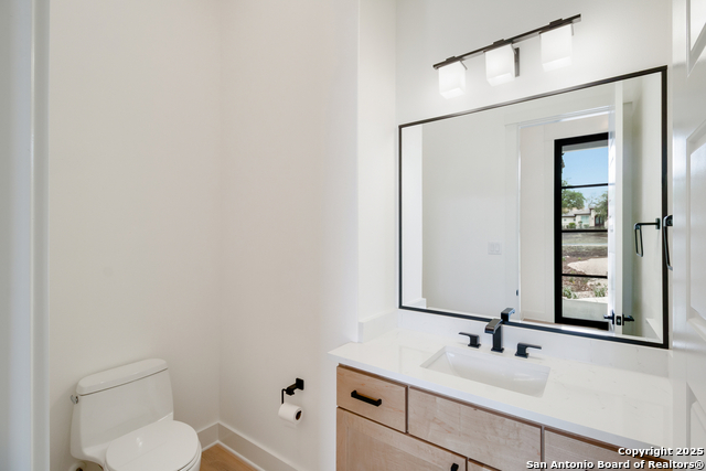 Listing photo id 27 for 430 Arthur Court