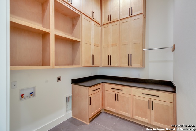 Listing photo id 29 for 430 Arthur Court