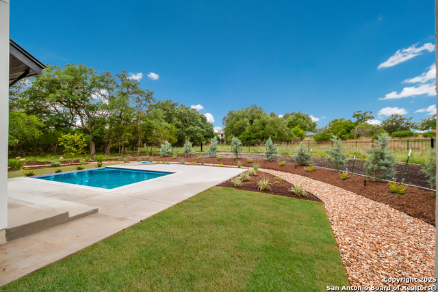 Listing photo id 30 for 430 Arthur Court